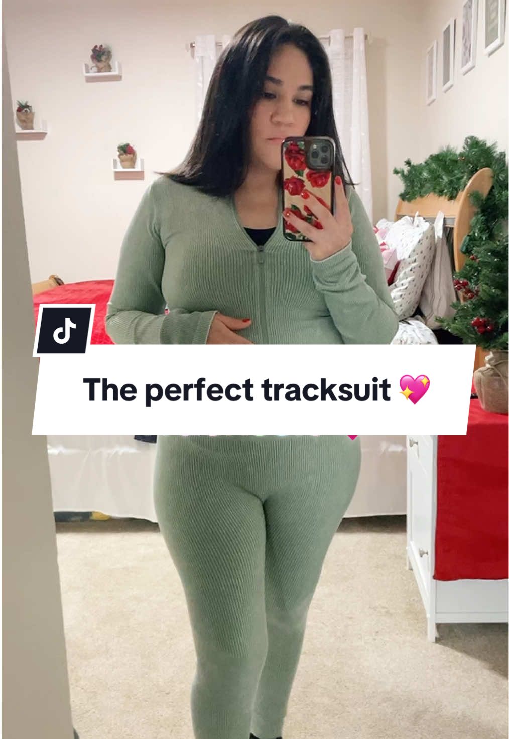 The Cutest Tracksuit 💖✨  #TikTokShop #christmasshopping #tiktokshopblackfriday #tiktokshopfinds #tiktokshopcybermonday #tracksuit #tracksuitseason #tracksuitset #falloutfits #fallootd 