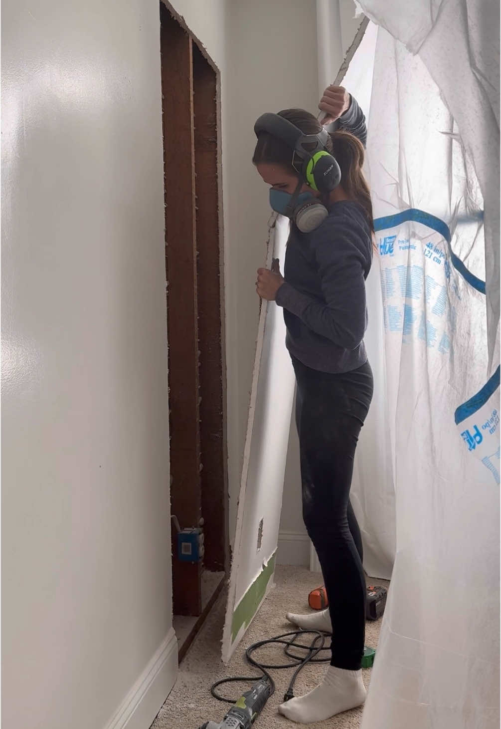 I’m renovating my daughter’s  bedroom and that includes changing the closet layout. Some of her closet will be utilized by my bedroom so i need to create a new doorway entrance so both rooms have access to the space. Idk if that makes sense, but here’s me opening up drywall and some plaster and lathe because my house is really old!  #doorway #newdoorway #drywallcutting #diydoor #diyers #diyersoftiktok #closetrenovation #closetremodel #diydoor #diycloset #renovationproject #renovationwork #girldiy #diygirl #diywoman #femalediy #femalediyer #plaster #plasterlathe #magneticstudfinder #studfinder #beststudfinder 