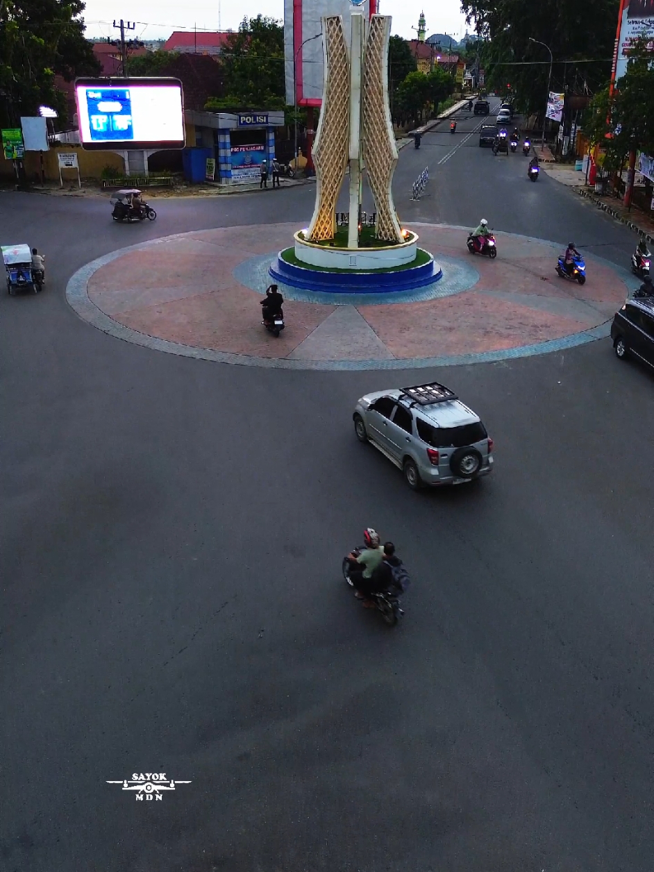 Rantau Prapat.  Bundaran Simpang 6 #videodrone #labura #rantauprapat #simpang6 #dji 