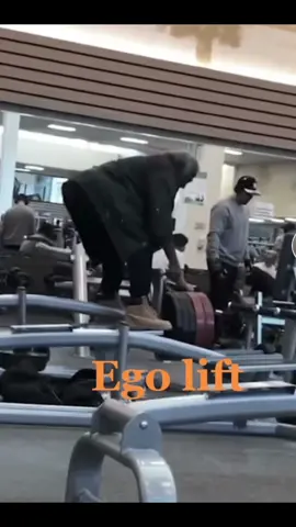 Ego Lifting 🤫#egolifting #gymhumor #gymfunny #gymfail #egolifter