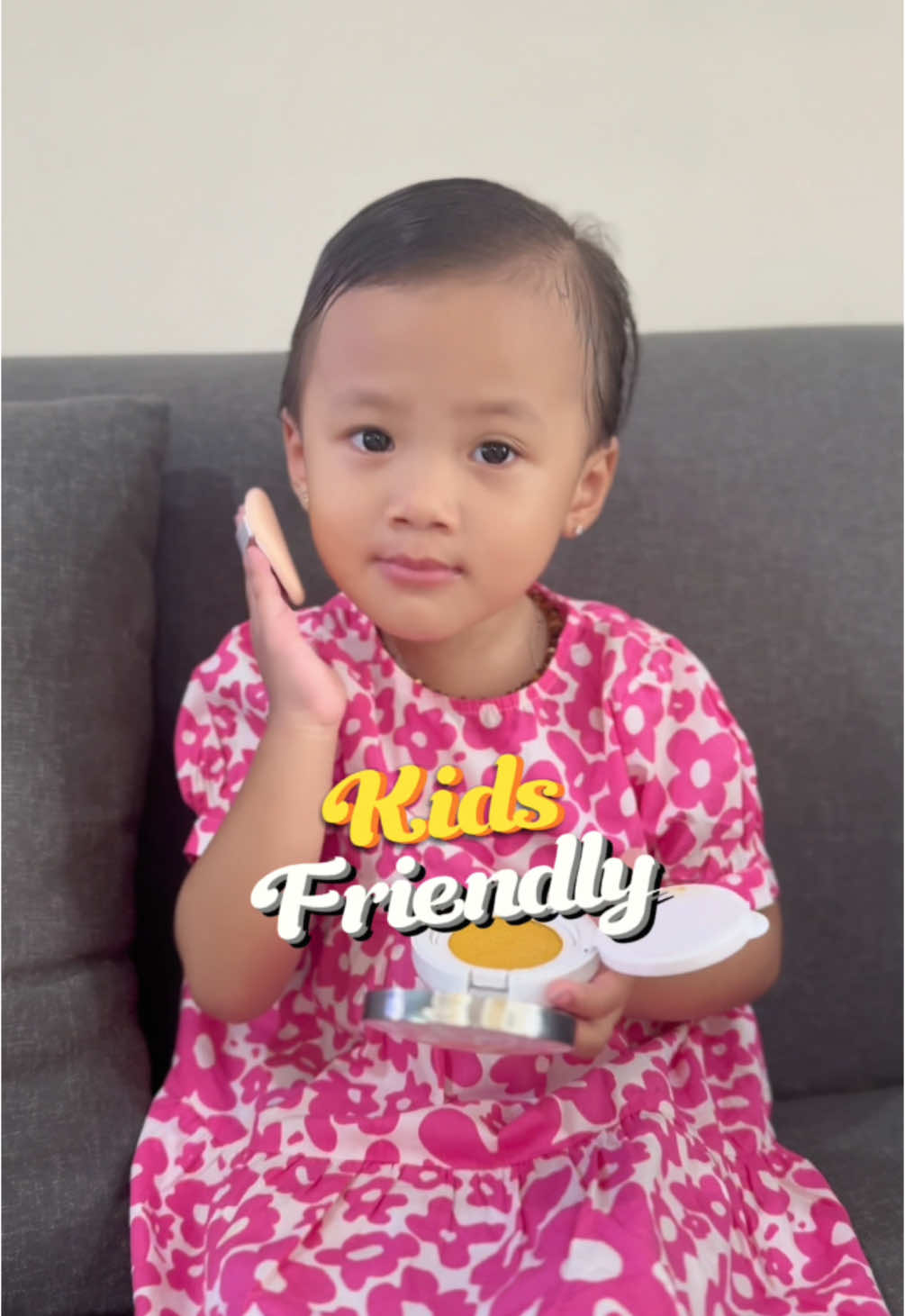 Cushion bukan sembarang cushion ini!!  ini tuh salah satu sun protect cushion yang kids friendly dan sebagai pengganti bedak untuk anak 😍  Yuk yang mau samaan , cek dikeranjang aku..  #cushionanak #kidssunprotect #reels #fypシ #ig #likes  @maskit.store 