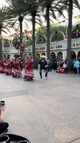 nothing is better than viva navidad szn & you know it.🥹❤️ #disneytok #vivanavidaddisney #fyp #foryoupage 