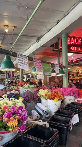 This trip was sooo needed, these are just some of my fav parts but the whole visit was a great experience 🥹🫶🌸✨  #PlacesToVisit #mexicana #washingtonstate #seattle #pikesplacemarket #flowers #florista #latinacontentcreator #matchagirl #mountrainier #travelgirl 