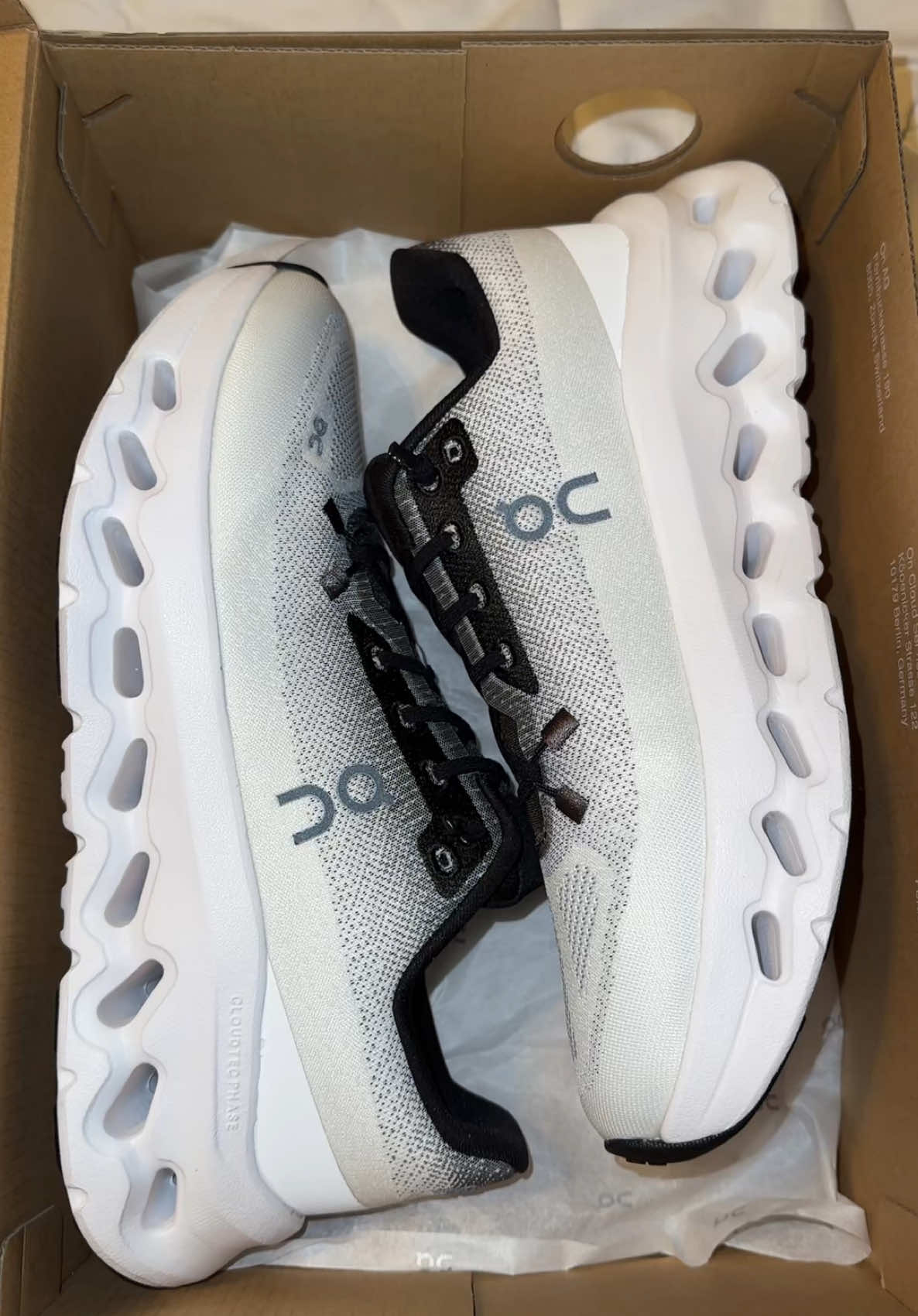 ☁️9 !!! #oncloud #oncloudtilt #cloudtilt #onrunning #onrunningshoes #runningshoes #tennisshoes #newshoes #shoeshaul #haul #unboxing #birthdayhaul #bdayhaul #shoecheck #shoes 