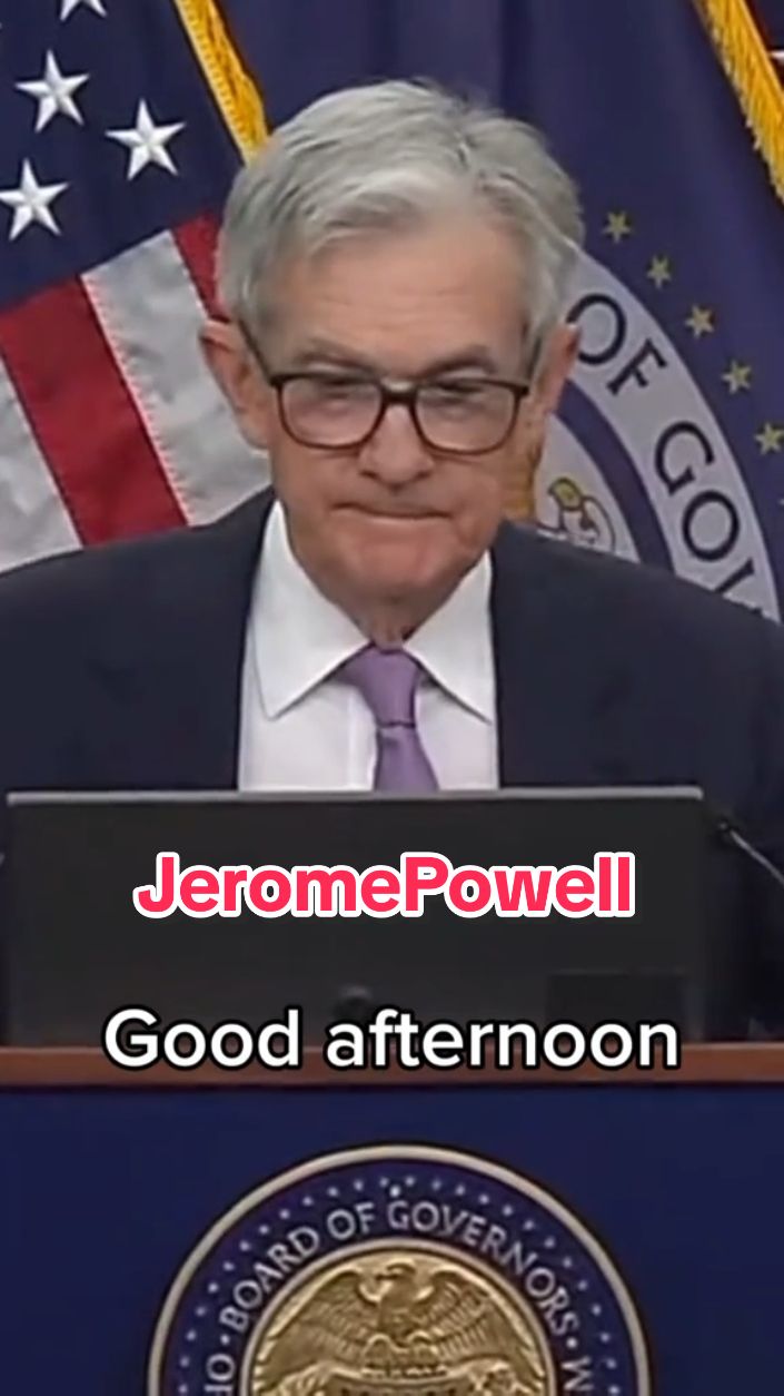 Profil Singkat Jerome Powell Jerome Powell, seorang tokoh kunci dalam dunia ekonomi global, saat ini menjabat sebagai Ketua Federal Reserve Amerika Serikat. Dengan latar belakang yang kuat dan keputusan-keputusan berani yang diambilnya selama masa jabatannya, Powell telah menjadi salah satu figur paling berpengaruh dalam mengendalikan arah perekonomian dunia pada tahun 2023. Latar Belakang Jerome Powell Jerome Hayden Powell lahir pada 4 Februari 1953 di Washington, D.C. Sebelum menjabat sebagai Ketua Federal Reserve pada Februari 2018, Powell memiliki pengalaman yang luas di sektor keuangan dan pemerintahan. Ia menyelesaikan gelar hukumnya di Georgetown University Law Center dan memiliki gelar dalam bidang politik dari Princeton University.