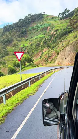 Sharp corner of Kabale- Kisoro road. Thank you President Yoweri Kaguta Museveni for working on our transportation system. #museveni  #kisoro  #road 