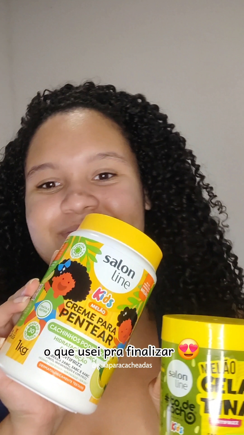 Usei o creme para pentear Cachinhos Poderosos e a gelatina de Melão Antifrizz da @Salon Line @#todecacho  #salonline #heymigssl  #salonlinebrasil #curls #finalizacaodecachos #migssalonline #cacheadas #explorar #viral_video 