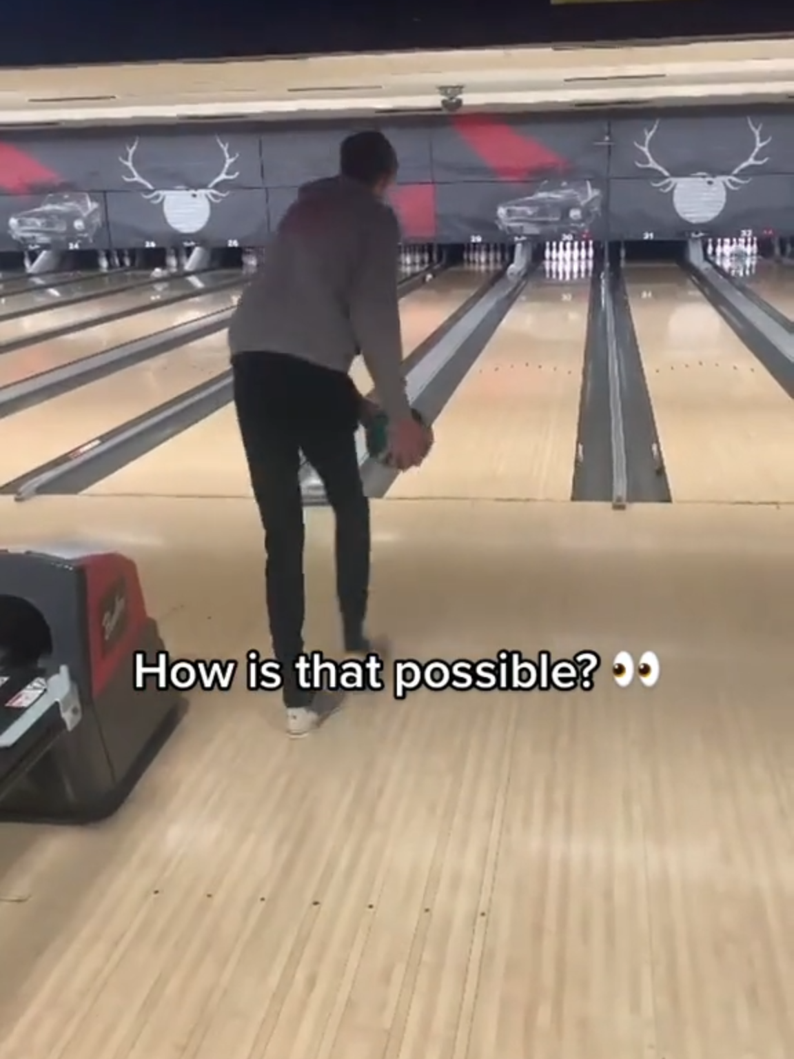 How can it happen?😳 #bowling #bowlinglife #bowlersoftiktok #bowlinglanes #bowlingtiktok #pba #ProBowl #bowlingalley #bowler