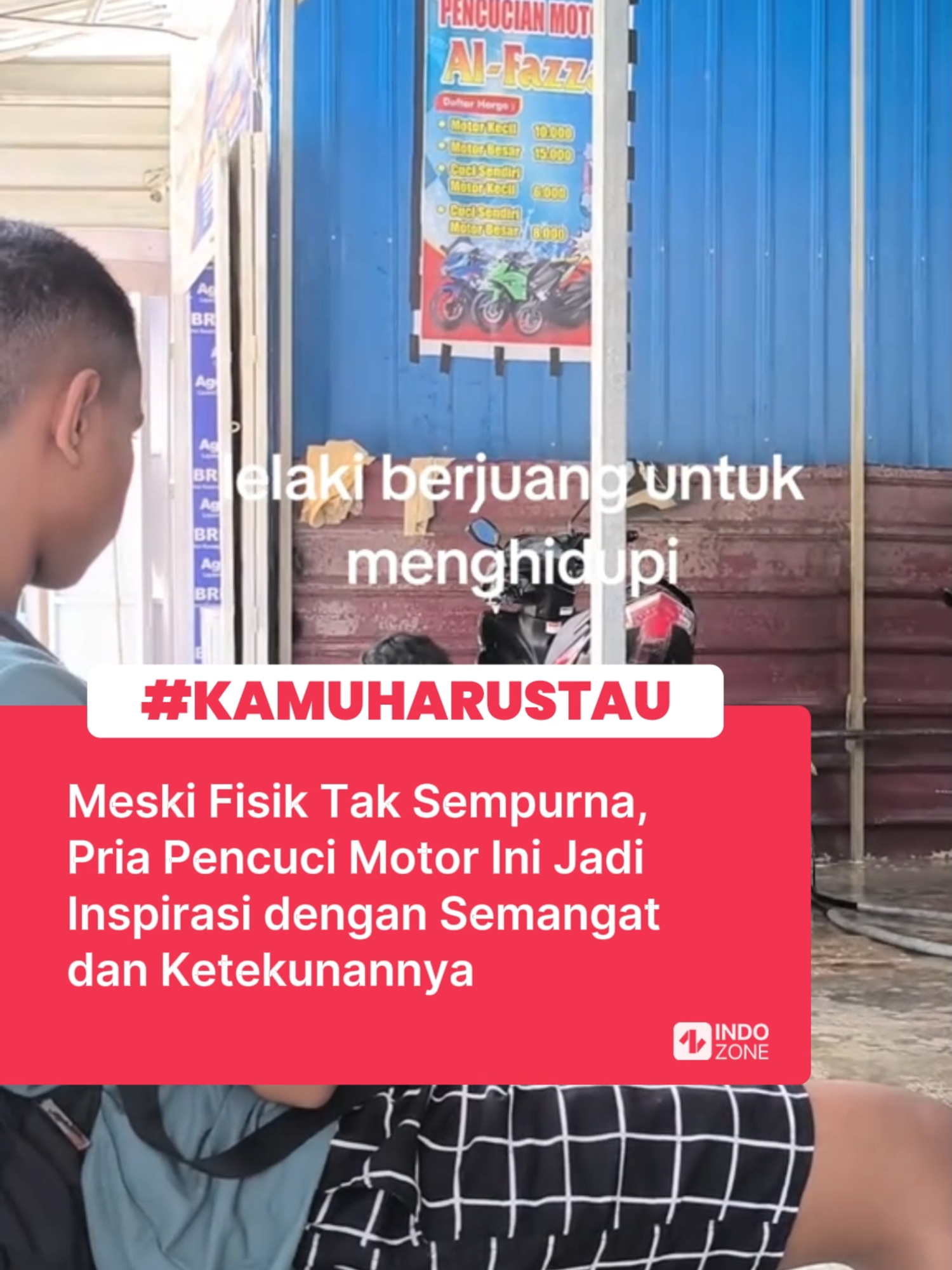 Dalam kehidupan sehari-hari, kita sering kali dihadapkan pada berbagai tantangan. Salah satu contoh inspiratif yang dapat kita lihat adalah seorang lelaki yang bekerja di tempat pencucian motor.  Video yang menunjukkan aktivitasnya menjadi pengingat bahwa semangat dan ketekunan dapat mengatasi berbagai keterbatasan fisik.   Meskipun ia memiliki kaki sebelah yang tidak sempurna, lelaki ini tetap tegar menjalani pekerjaannya dengan penuh semangat.  Ia tampak tidak hanya fokus pada pekerjaannya, tetapi juga menikmati setiap momen yang dialaminya. Ini mencerminkan rasa syukur atas kesempatan untuk bekerja dan mencari nafkah.   Video: TikTok/olaabeetz  [Baca berita dan informasi menarik lainnya hanya di www.indozone.id]