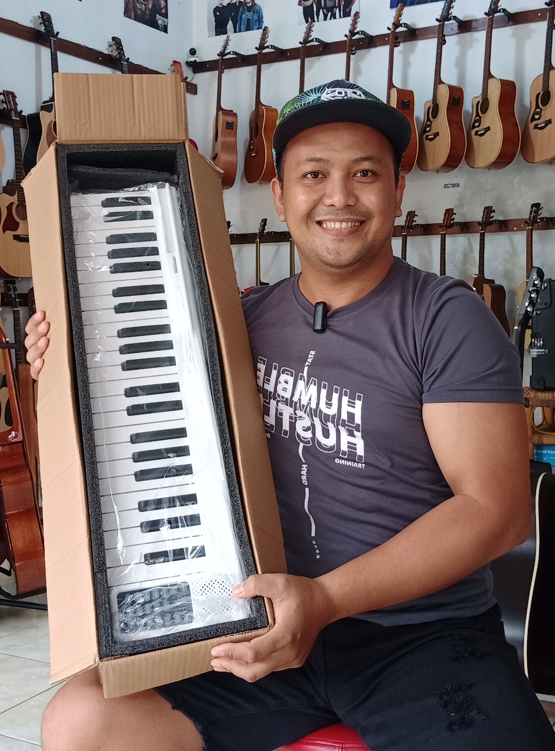 Folding Piano atau Piano Lipat produk dari Philter Original ini sangat worth it untuk kalian miliki karena memiliki desain yang cukup keren dan memiliki banyak fitur yang sangat membantu kalian untuk belajar bermain piano  dalam paket pembeliannya kalian akan mendapatkan : - piano philter 88 keys - pedal sustain - adapter - kabel usb type C - holding paper - pouch #pianomusic #pianotok #pianotutorial #piano 