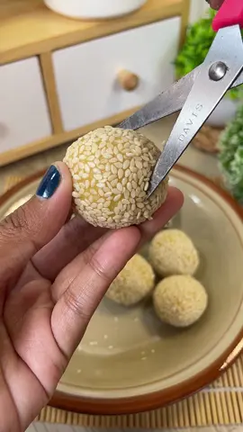 Di puaja puji mertua gara gara berhasil bikin kue yang satu ini #kueketawa #ondeondeketawa #fyppppppppppppppppppppppp #fyp #cemilansimpel 