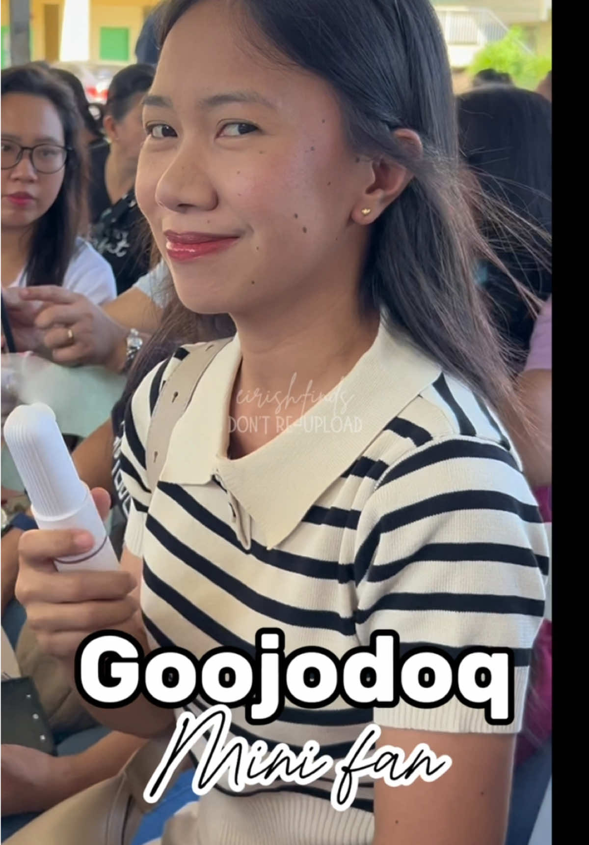 Kapag mainit, may mini fan kang magagamit! Goojodoq mini fan na kasyang kasya kahit maliit ang bag mo 😉 #goojodoq #goojodoqminifan #handheldfan #minifan #minifanportable #minifanrechargeable 