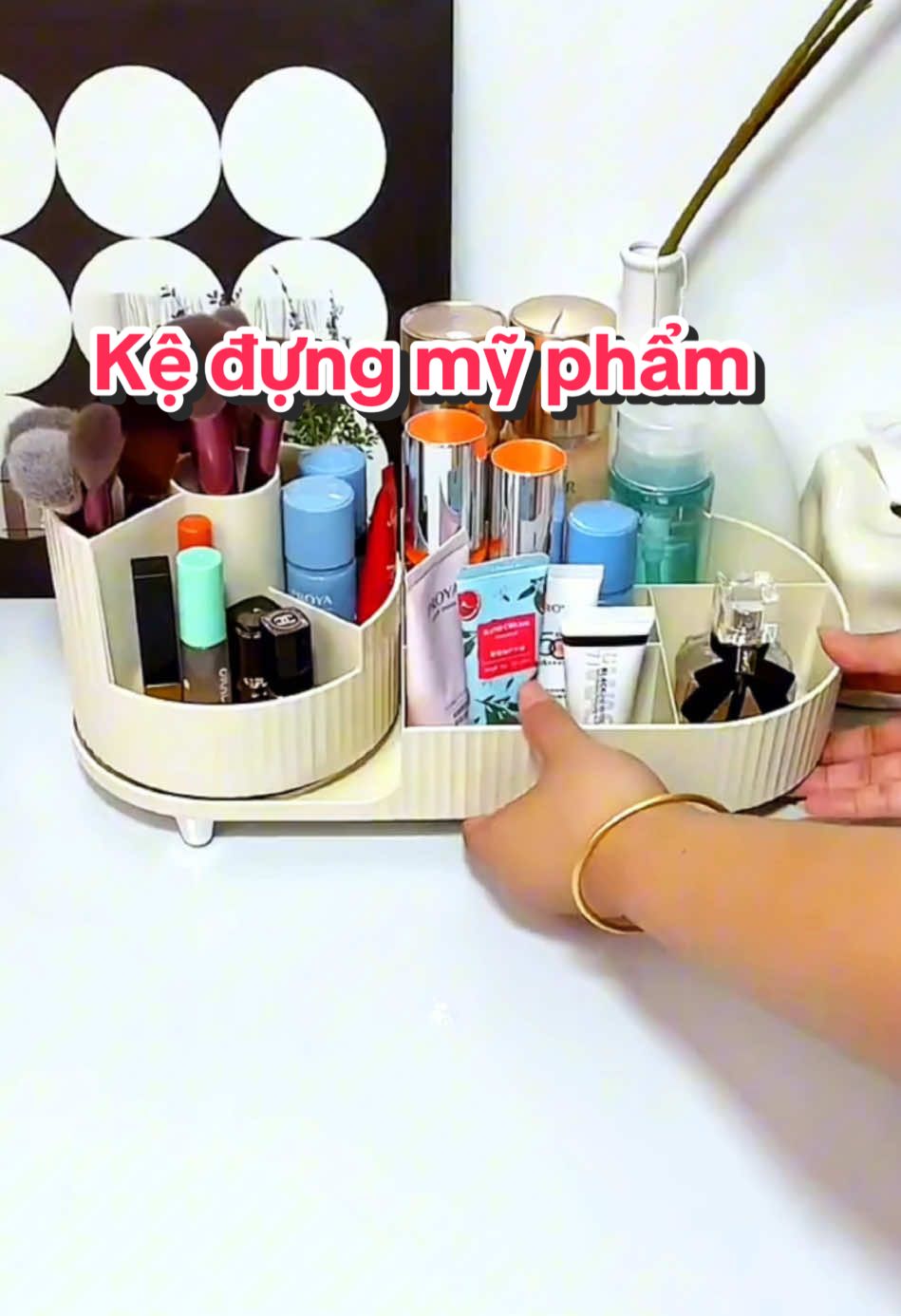 Em kệ đựng mỹ phẩm xoay 360 độ này vừa tiện vừa sang chị em nha #kedungmypham #kedungmyphamdeban #kedungmyphamxoay360 #kedungmyphamdep #kedungdotrangdiem 