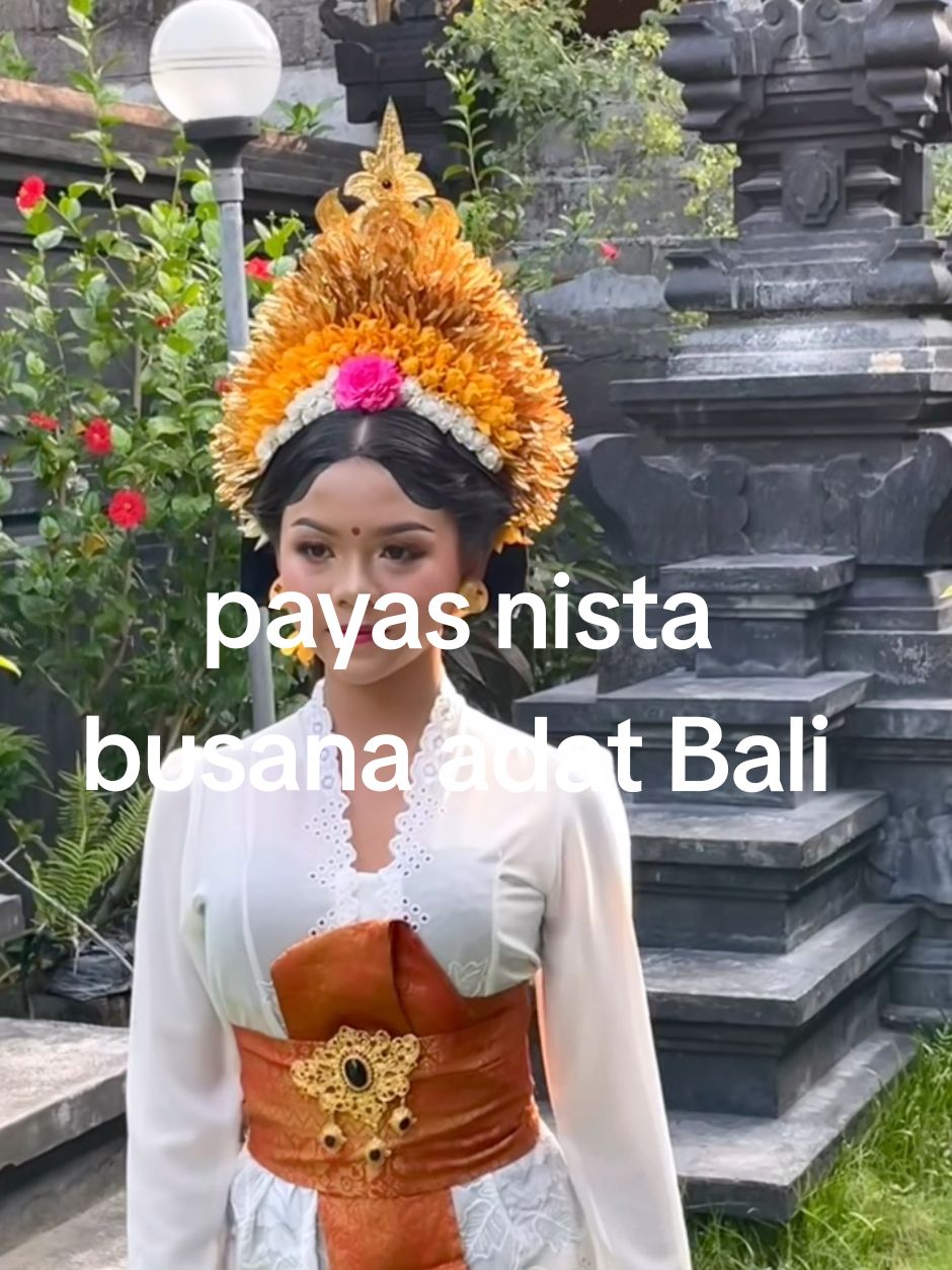 payas nista busana adat Bali selain payas agung dan payas madia ada payas nista   adalah busana yang paling sederhana yg bisa digunakan saat upacara manusa yadnya seperti ngeraja sewala, mepandes ,dan pawiwahan atau pernikahan 🙏 #muadenpasar  #muabali  #muadenpasarbali  #busanaadatbali  #payasnista  #payasbaliklasik  #makeupartistdenpasar  #makeupartistbali  #muaadatbali  #pusunggonjer  #adatbali  #budayabali  #denpasar  #bali 