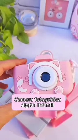 Câmera Fotográfica Digital Infantil Tira fotos de verdade 🤩, grava vídeos, tem jogos, músicas e filtros divertidos.  Ela vem com uma capinha fofa emborrachada, e uma alça que da pra pendurar no pescoço.  Perfeita para despertar a criatividade dos pequenos fotógrafos 📷 Essas e outras opções em presentes você encontra em nosso Mundo Mágico ✨🌈☁️ Acesse nosso WhatsApp pelo link azul abaixo para fecharmos seu pedido.  Te espero 😘 ➡️🛍️ Loja física Rua: Alameda Dr Armando de Salles de Oliveira, 578. Adamantina - SP. ➡️ 📲 Pedidos e informações pelo whatsapp https://bit.ly/344JUxH #camerainfantil #cameradigital #giftideas  #papeloucas #presentesdiferentes  #papelariafofa #amopapelaria #apaixonadasporpapelaria #papelariadivertida #lojadepresentes #lojafofa #presentescriativos #presentesfofos #presentesespeciais #mimos  #fofuradodia #criançafeliz #fofurice #loucosporpapelaria #paperlovers #vidademãe #lojaonlineinfantil #blackfriday #diversao #brinquedossustentaveis