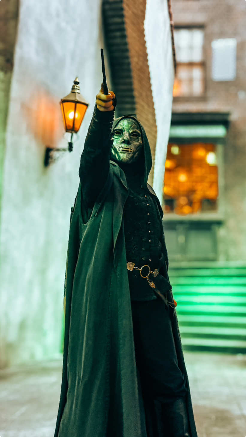 🖤D E A T H  E A T E R S🖤 • Still in denial we wont see them again until next year!  • #harrypotter #deatheaters #darkmark #diagonalley #hhn #slytherin 