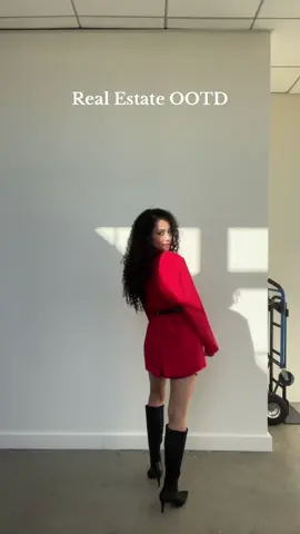 Nothing beats your fave outfit + a good hair day ❤️‍🔥 @Shona Joy @Coach @ZARA #OOTD #fitcheck #womeninbusiness #curlyhair #curlygirl 