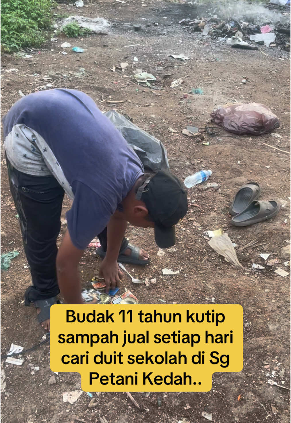 Budak 11 tahun kutip sampah jual setiap hari cari duit sekolah di Sg Petani Kedah..