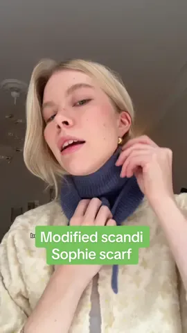 Newest addition to my scandi girl scarf family 🩵 inspired by the Sophie scarf by PetiteKnit, this is a slightly modified version where the middle part is extended to so that the scarf is bigger and warmer yet delicate. Made with about ~45g of @Cardiff Cashmere Yarn Classic in 544 Cristobal #knitting #knittok #sophiescarf #petiteknit #scandigirl #scandinavianstyle  #knitwear #30something 