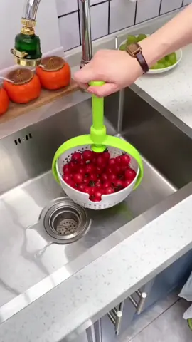 Easy to dry off vegetables😏#gadgets #homegadgets #gadgetstuff #homefinds #usefulgadgets #product #shopping #LearnOnTikTok #tiktokmademebuyit #fyp 