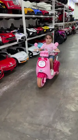 Motos de niñas electricas, contamos con sistema de apartado Contáctanos 4️⃣2️⃣4️⃣6️⃣2️⃣6️⃣8️⃣2️⃣4️⃣3️⃣ 💖 ig: athletes_corp, Ubícanos en Maracaibo,   #maracaibo #athlesjugueteria #carroselectricos  #juguetesniñoyniña 