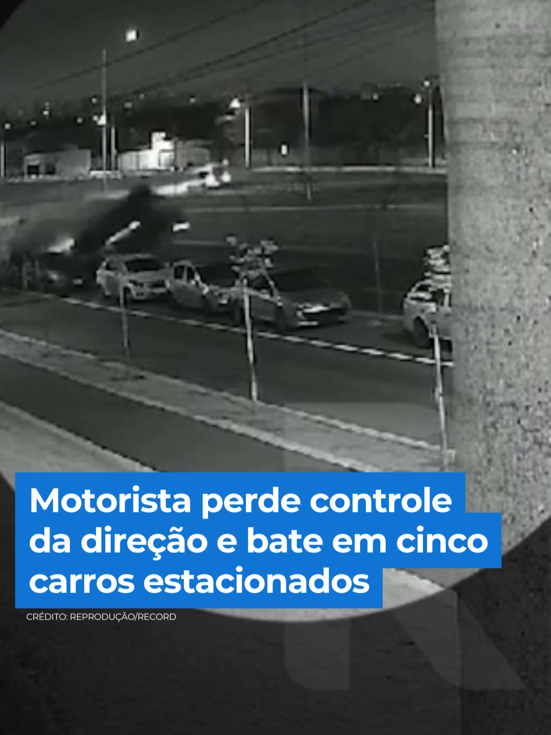 Um carro de luxo atinge em cheio outros cinco veículos que estavam parados na pista em Curitiba, no Paraná. Em seguida, capota e fica rodando no asfalto com as rodas para o alto. A batida foi tão forte, que o motor foi parar no canteiro central e pegou fogo. Na delegacia, o motorista contou que teve um problema mecânico e não conseguiu frear. O homem negou que estivesse praticando racha e disse que não ingeriu bebida alcóolica ou fez uso de drogas. 👉 Acesse PlayPlus.com e assista à reportagem completa do #BalançoGeral