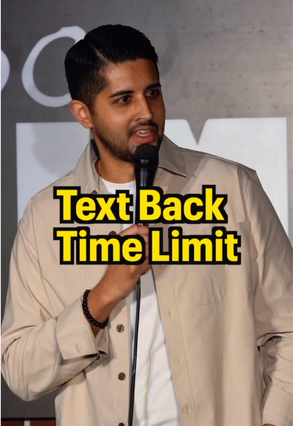 What’s the time limit you expect a text back? #dating #Relationship #texting #standup 