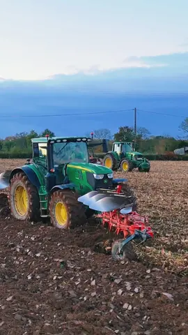 🟢John deere🟡 6215R/6155R/6830P #johndeere #semis #blé #kuhn #frontal #labour #msequipement @Corentin Cloteau @elouan monnier @axelhuet_ 