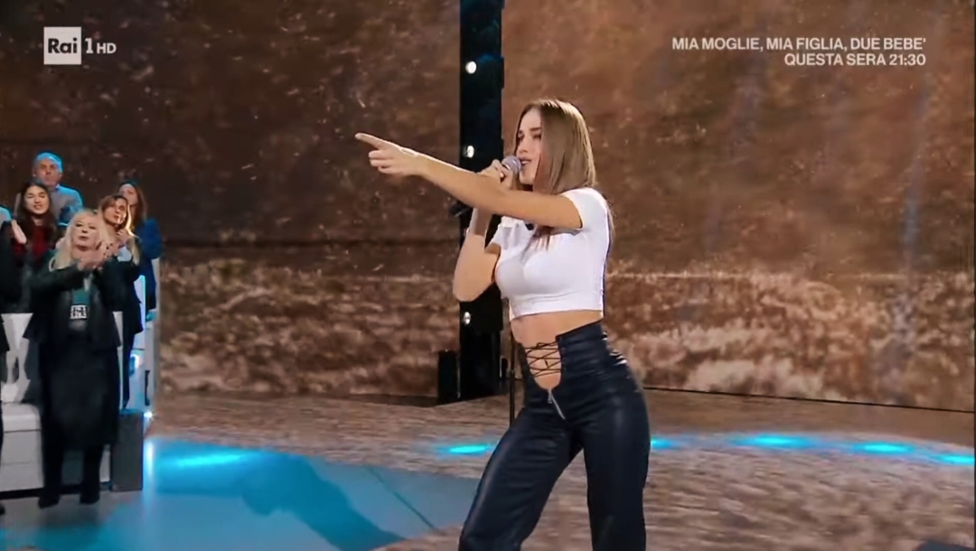 Clara - Nero Gotico Live #clara #nerogotico  . . . . . #italia #music #Live #trendingreels #foryoupage #2024 #hit #rai #europe #foryoupage❤️❤️ @CLARA ⭑ 