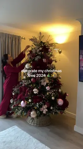 decorate my christmas tree with me 2024: burgundy, champagne & blush 🎄🎅🏼✨ I always get asked about the large baubles - they are from @christmasconcepts ✨ use hazel15 sitewide #christmastree #christmastreedecorating #christmastree2024 #christmascountdown #christmastreedecor #christmasconcepts