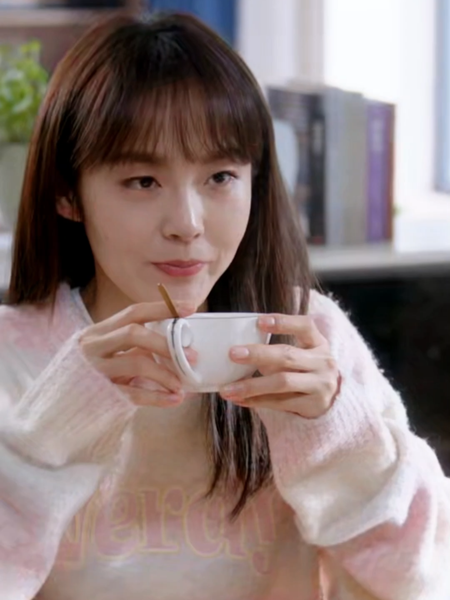 A morning with the aroma of coffee #YouAreMySecret #cdrama #romance  Mobile users download MangoTV App 👉 https://d.mgtv.com/zD-P