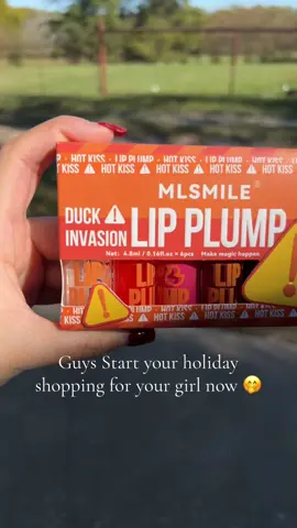 Repost this so ur man can see lo que quieres 🤭🎄 #tiktokshopblackfriday #blackfridaydeals #tiktokblackfriday #lip #makeup #gloss #beauty 
