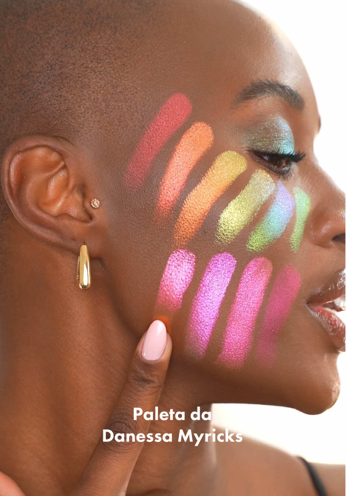 Swatch da Paleta Lightwork VI da Danessa Myricks ✨ gostaram?  #danessamyricks #paletadesombras #pelenegra #iamirella 