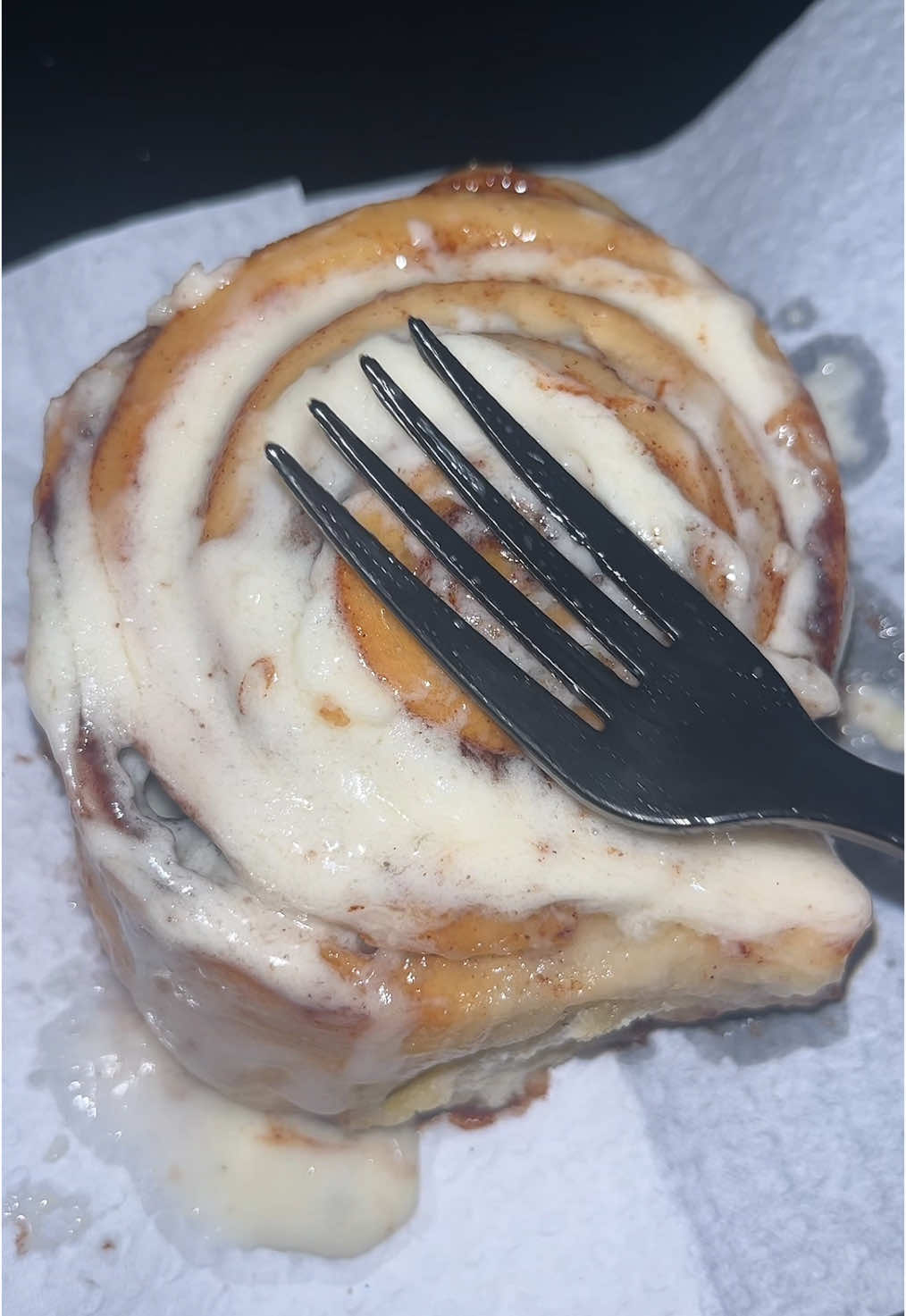 Look at you, you gripping daddy ☺️☺️☺️ #fyp #relatable #cinnabon #ilovefood #silly 