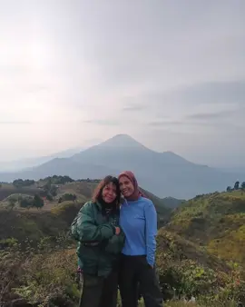 Mount Prau is one of the mountains in Indonesia which is located in Central Java, precisely in Dieng, this mountain has a height of 2590 Mdpl. (by the way that's me in the purple jacket) #mountainprau #2590mdpl #sradagsrudugandventure 