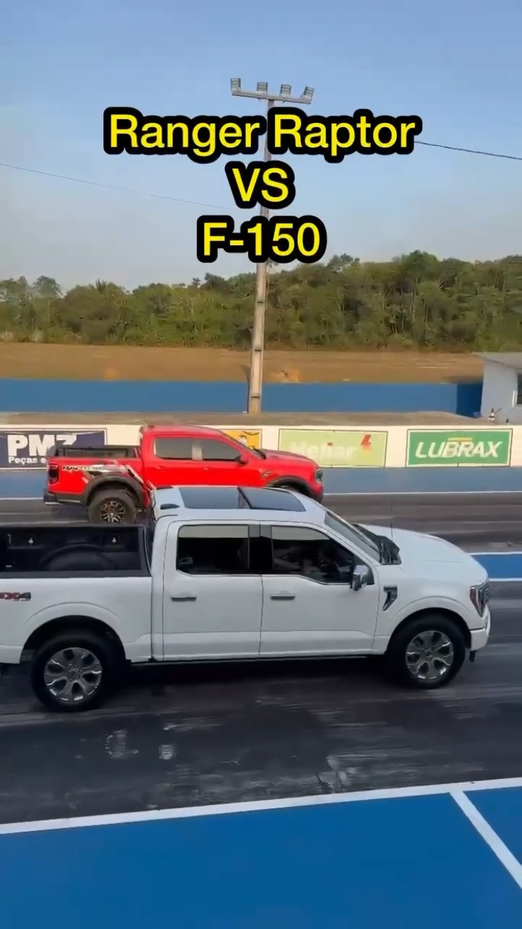 Ranger Raptor vs F150 Platinum  🎥: trilhaextreme  #rangerraptor #f150platinum #racing #fordraptor #raptorworld #f150 #racetrack 