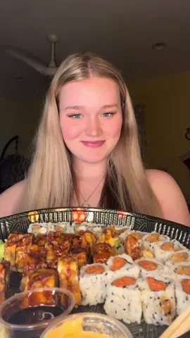 i was craving sushi real bad, realllll bad 🥰🥰 this tray had 8 rolls and it was soooo good 😭 Im sorry for the hiatus guys 🩷 what should i eat next?  #fyp #sushi #mukbang #asmrmukbang #tiktokfoodie #Foodie #sushitray #sushimukbang #asmr #eatingsounds #crunchy #crunchynoise #food  