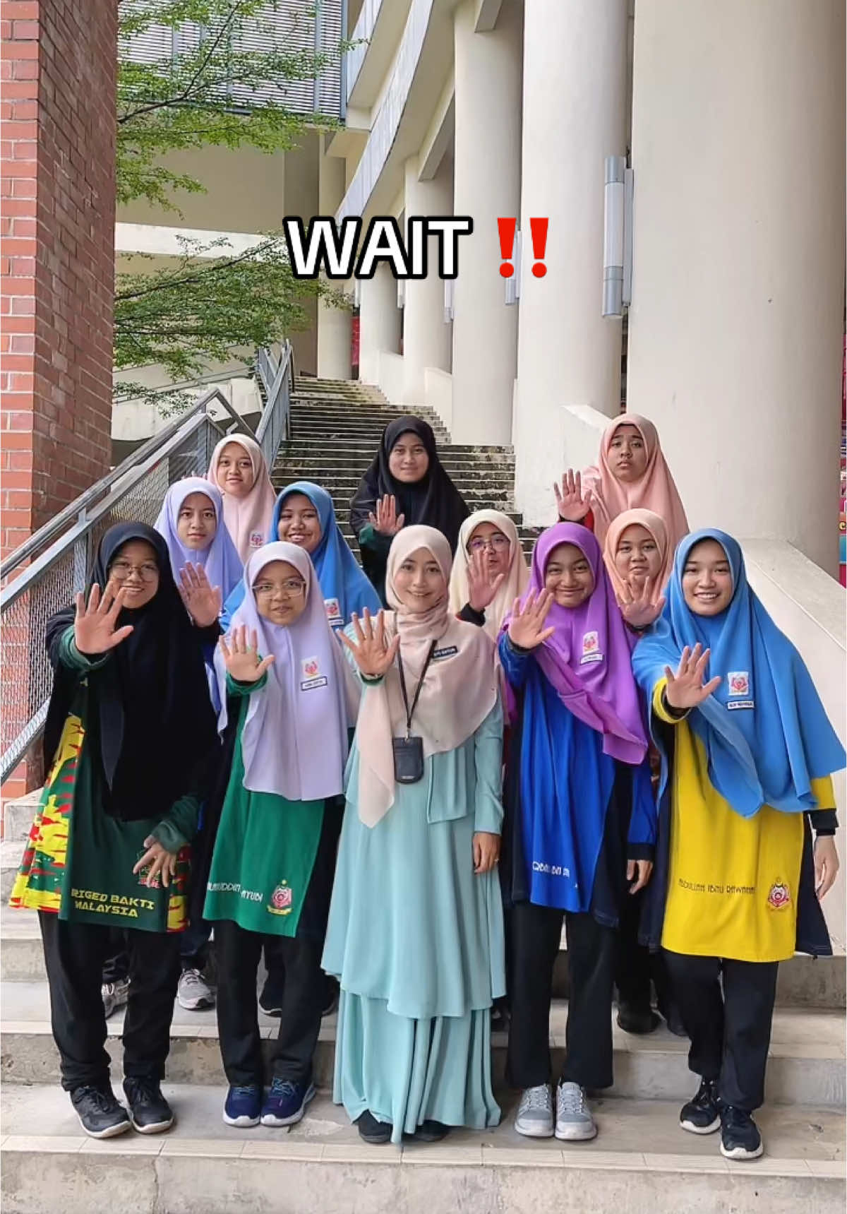 Have a nice day with my beloved students 😍🥰😘❤️ #fyp #students #teacher #modest#waittheydontloveyoulikeiloveyou 