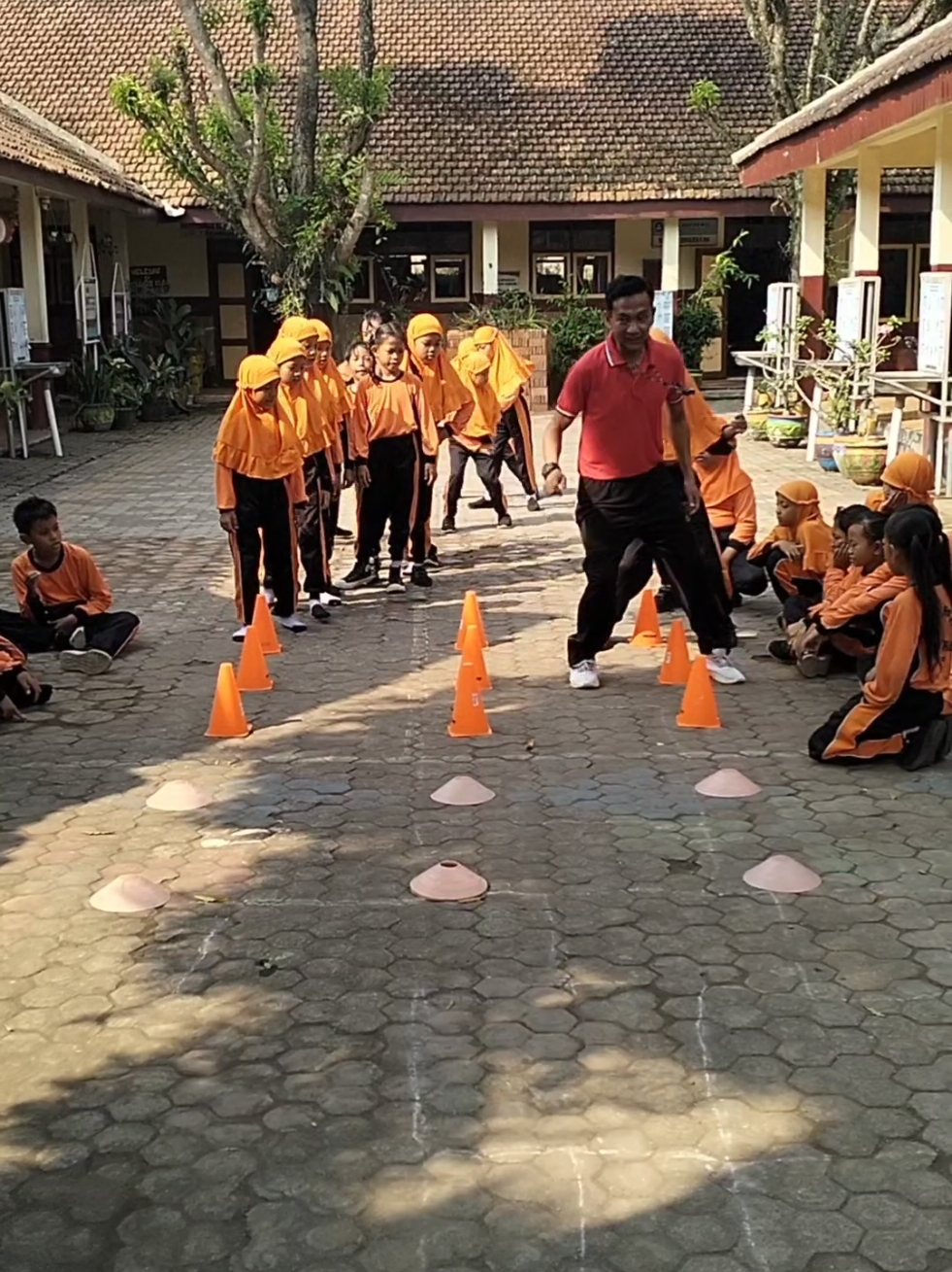 Semangat Yuk Buat Guru Pjok yang selalu ngebuat anak2 semangat belajar..💪🏻💪🏻 #gurupjokjember #gurupjok #gurusd #gurumuda #gurukeren #guruhits #gurukontenkreator #guruolahraga #guruprofesional #@SDN BARATAN 01 