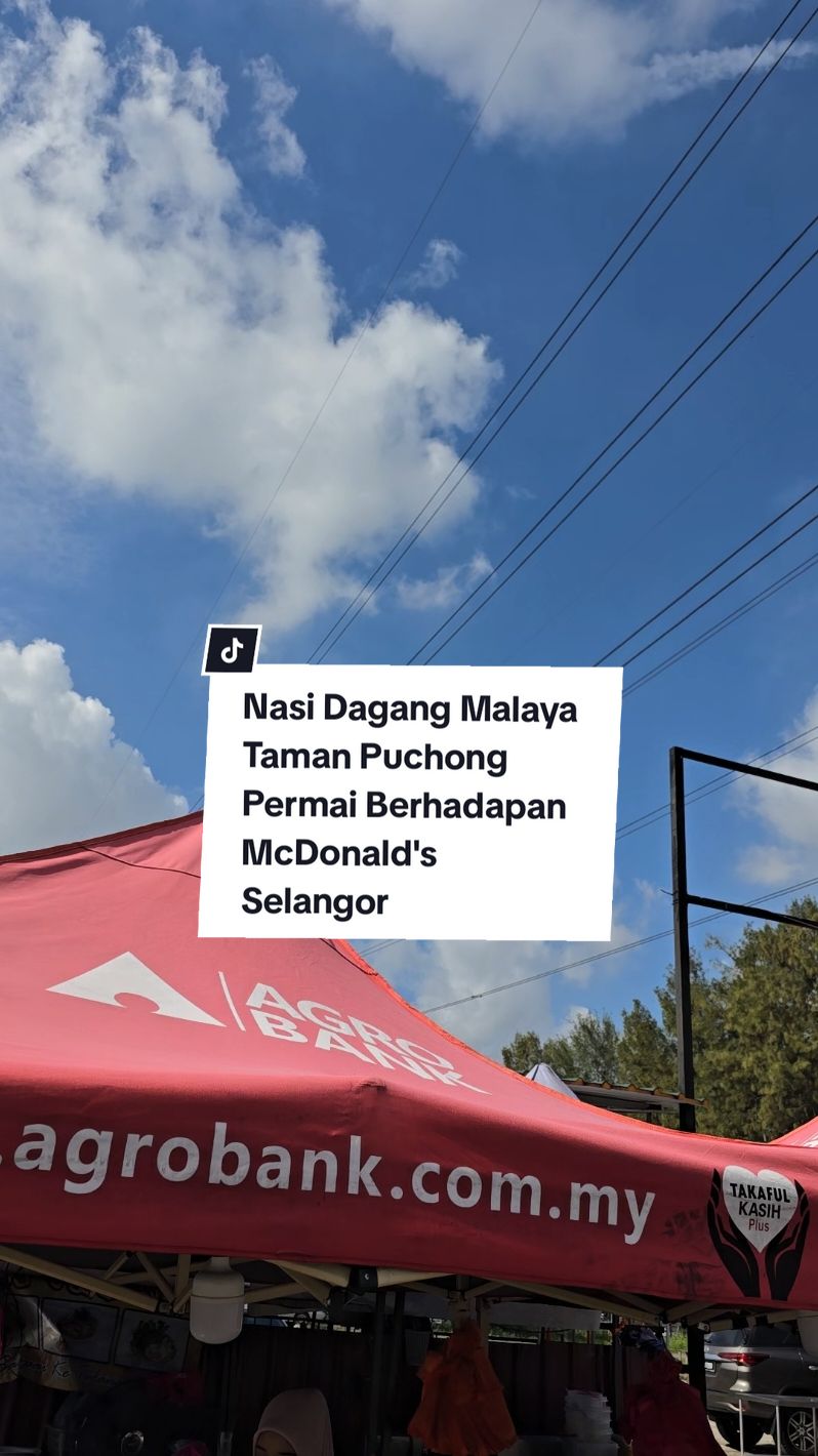 Untuk para peminat masakan Pantai Timur, kini anda tidak perlu pergi jauh untuk menikmati hidangan kegemaran seperti Nasi Berlauk, Nasi Dagang dan Nasi Kerabu.  Di Nasi Berlauk Malaya, Nasi Dagang Malaya, dan Nasi Kerabu Malaya, kami menyediakan aneka juadah tradisional Pantai Timur yang asli dan lazat. Antara menu istimewa kami seperti gulai ayam, gulai kambing, gulai daging, ayam bakar, daging bakar, kerutuk itik, ayam goreng berempah, ayam goreng kunyit, daging goreng kunyit, lontong Malaya, bihun goreng, serta pelbagai pilihan kuih-kuih tradisional dan moden. Kedai kami dibuka setiap hari dari jam 7.00  pagi hingga 12.00 tengahari di dua lokasi. 1 ▶️ Cik Teh menguruskan cawangan  di Taman Puchong Permai, berhadapan dengan Shell dan McDonald's.Boleh waze Nasi Kukus Malaya Best 2 ▶️ Manakala, Cik Roses menjaga cawangan kedua kami di Restoran Kunyet kunyet Malaya, Taman Medan, Petaling Jaya. Boleh waze Kunyet Kunyet malaya Taman medan Jom datang dan rasai sendiri keaslian cita rasa Pantai Timur yang pasti memuaskan!