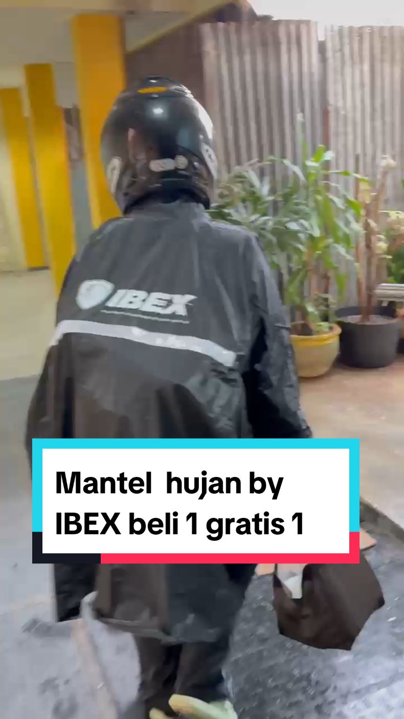 Mantel hujan Ponco by IBEX cocok pria dan wanita. ini istriku pakai @Elisa_0206  #mantelhujan #mantelhujanponco  #mantelmurah  #jashujanmurah 
