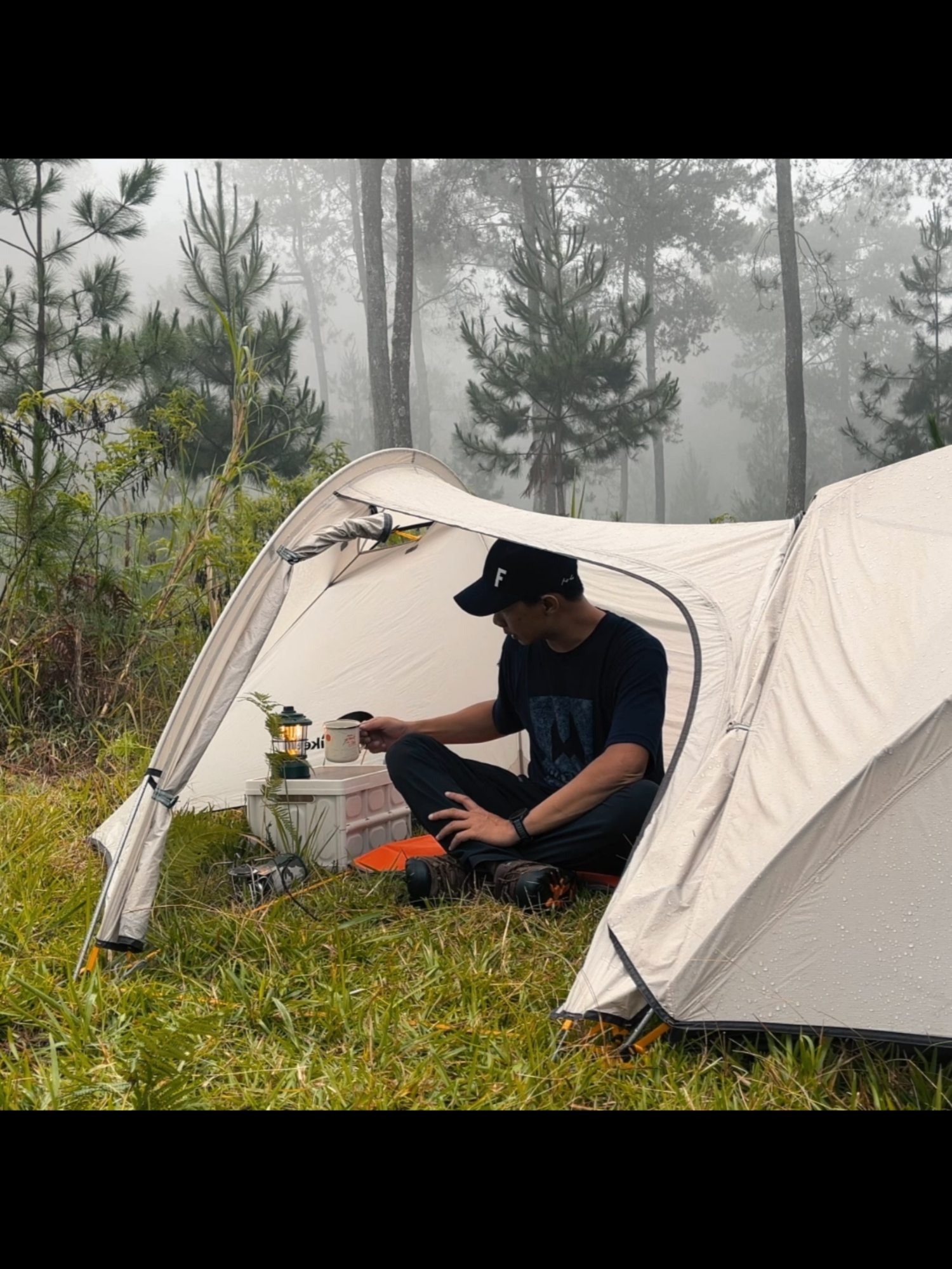 SOLO CAMPING IN THE RAIN 🏕⛈ #camping #survival #bushcraft #campingkelana