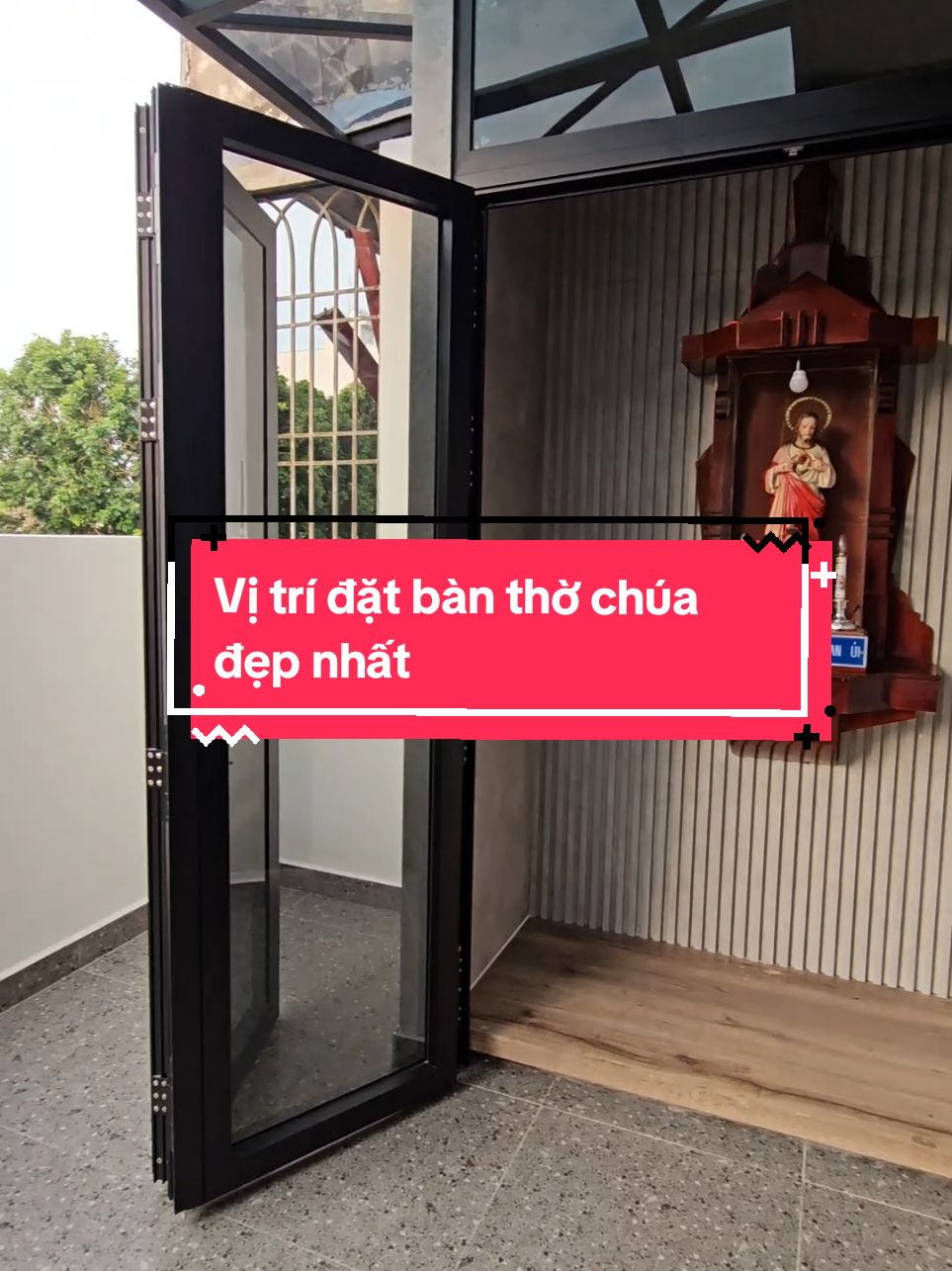 Trả lời @tiemhoadamme Vị trí đặt ban thờ Chúa tốt nhất là nơi thoáng đãng và riêng tư, có thờ có thiêng. Cải tạo nhà và sắp xếp công năng lại cho hợp lý cũng là nhiệm vụ của KTS...#caitaonhacu #thietke #thicong #caitao #kientruclangviet #banthochua #banthodep 