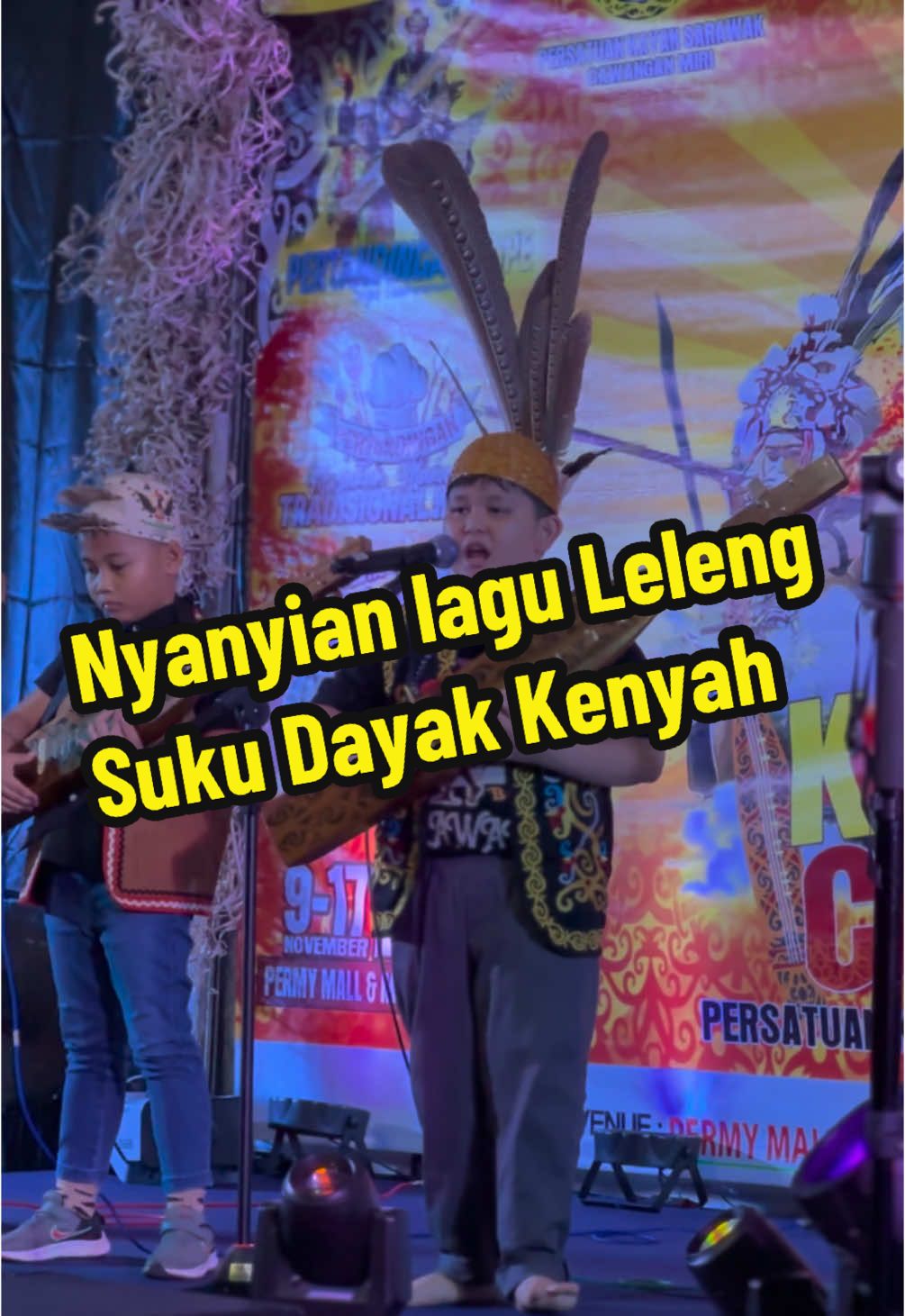 Nyanyian lagu leleng merupakan lagu rakyat suku dayak kenyah dan biasanya akan diikuti oleh tarian memanjang dalam pusingan bulatan sambil bernyanyi lagu leleng. Ini ada persembahan pelajar semasa Kayan Cultural Festival 2024 di Miri Sarawak. Proud of you all 👏🏻👏🏻 #leleng #lagukenyah #kenyah #dayak #sarawak #sapesarawak #borneo #tradisional #muzik #tradisi #budaya #orangulu #kelunanasen #kayanculturalfest2024 #fyp #fypage 