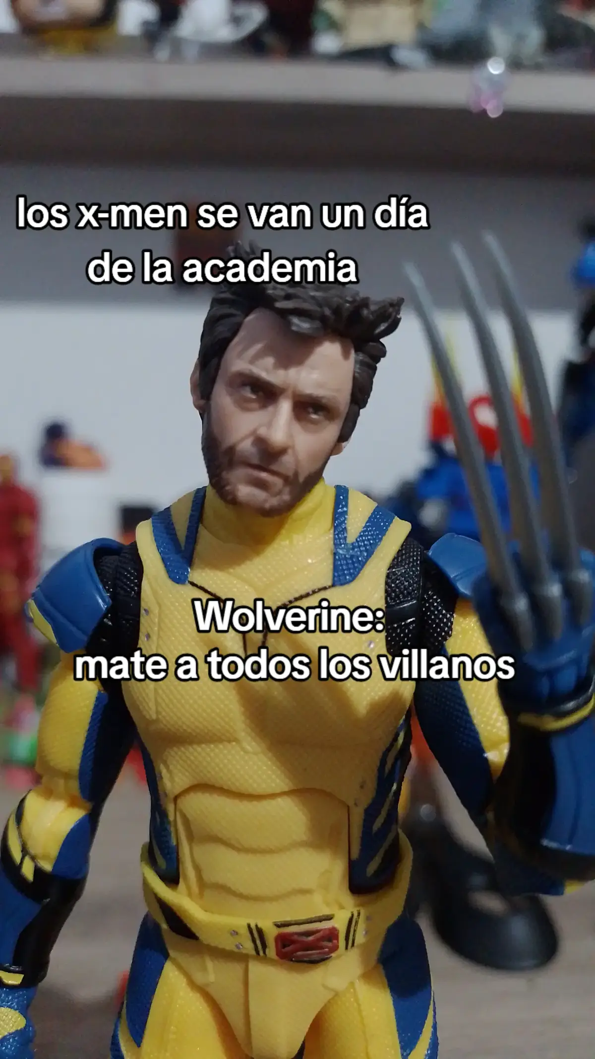 contexto para que los que no leyeron olman Logan lo que pasa desde que misterio hace una ilusión de que los x-men son los villanos y Wolverine los mata a todos los x-men y digamos que cuando se acaba la ilusión Wolverine dice no la cagué y se deprime y de hecho él dice está basado el Wolverine de la película de deadpool y Wolverine