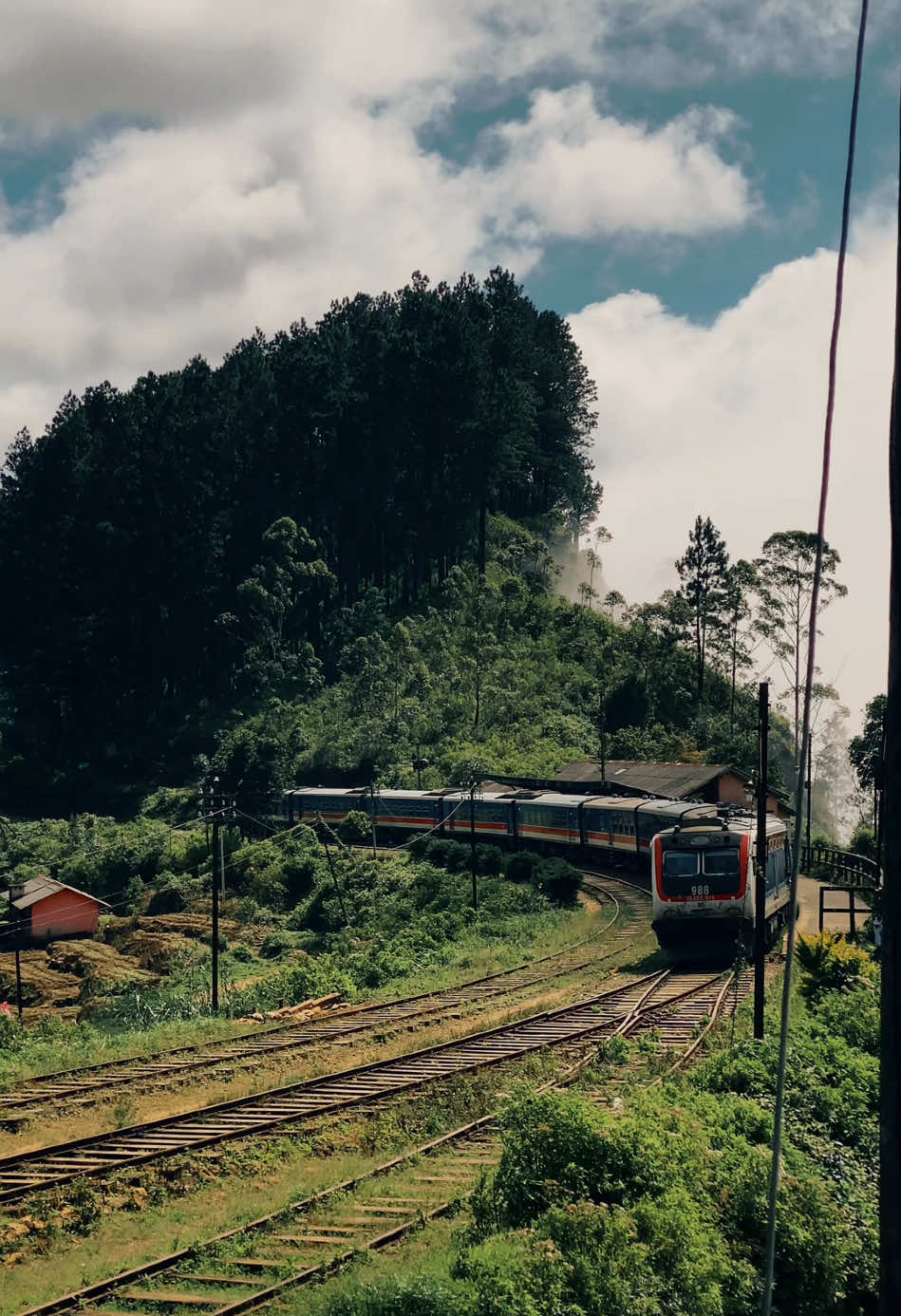 ඇල්ලODC සංචාරක දුම්රිය | බලන්න මෙ විඩියෝ එක හොදට ඉදල්ගස්හින්න ගමෙ කාලගුනය වෙනස්වෙන ඉක්මන කන්ද නැගගෙන එන මීදුම් දුමාරෙ 🥰🥰@Rumexhknight 