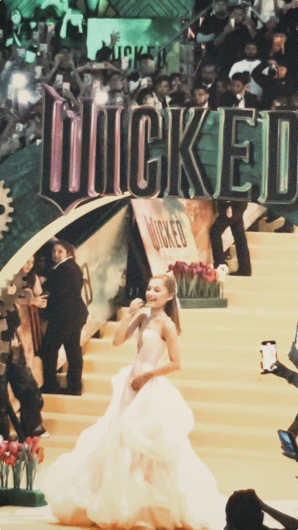 A dream come true 🥹🫧💖 @arianagrande #arianator #wicked #wickedmexico #glinda #arianagrande #universal #wickedmovie 