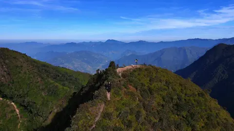 Sống lưng Tà Xùa một thử thách cho dân Trekking #trekking #Hiking #taxua #vietnam 