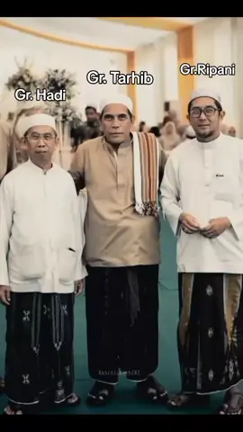 Mudahan panjang umur sehat selalu guru guru kita . Kh. Ripani KH.tarhib KH. Hadi.  #fyp #fypage #fyppppppppppppppppppppppp #fypdongggggggg #fypdongggggggg #beranda #tiktok #viral #guru #darussalam #martapura 