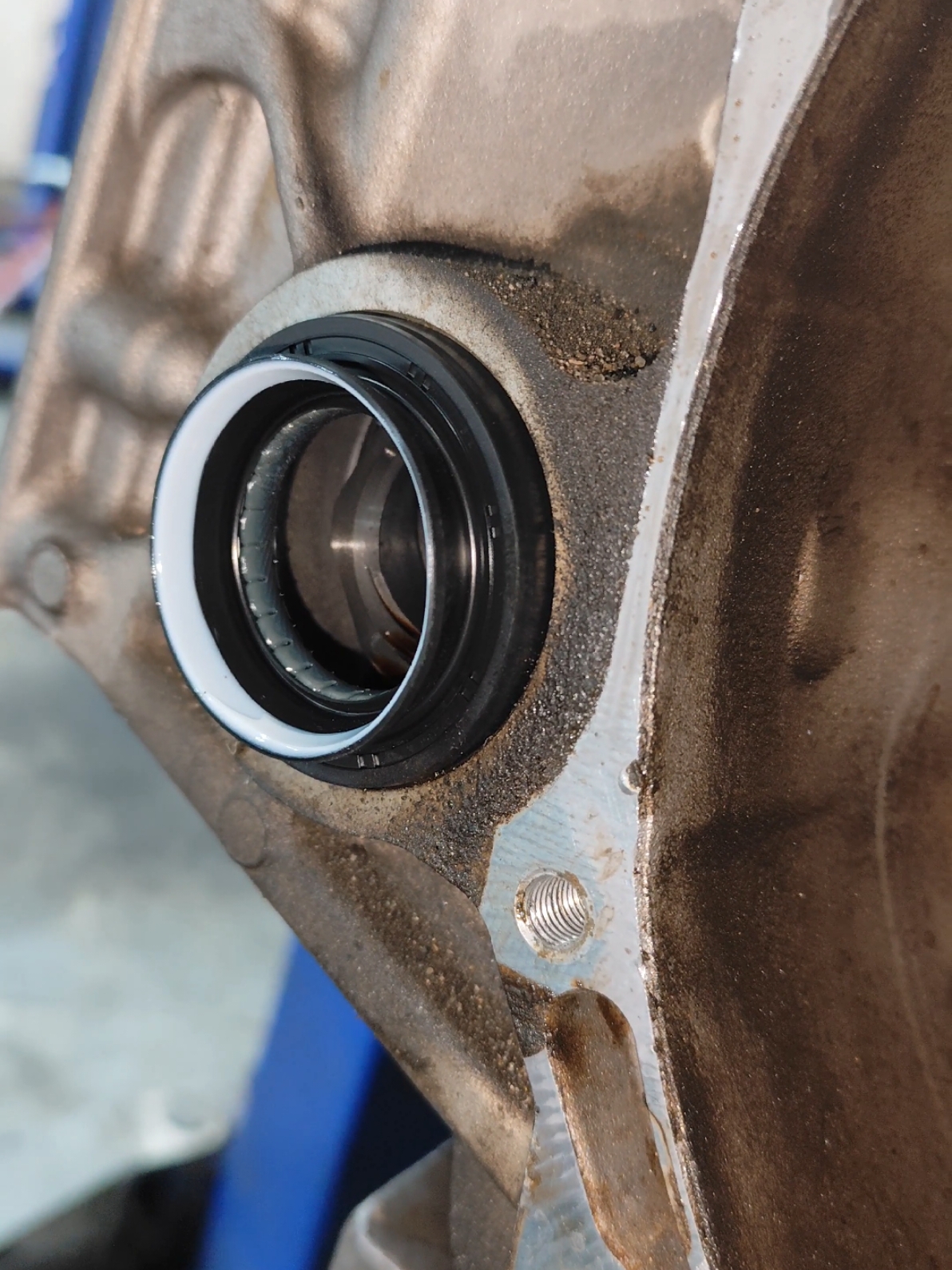 front Wheel Axle Seal leakage#auto #mechanic #shorts #ideas #usa🇺🇸 